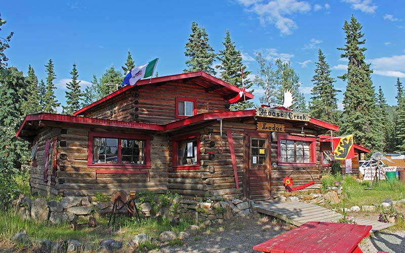 Moose Creek Lodge, a roadhouse on the North Klondike highway in the Yukon  Territory in Canada Stock Photo - Alamy