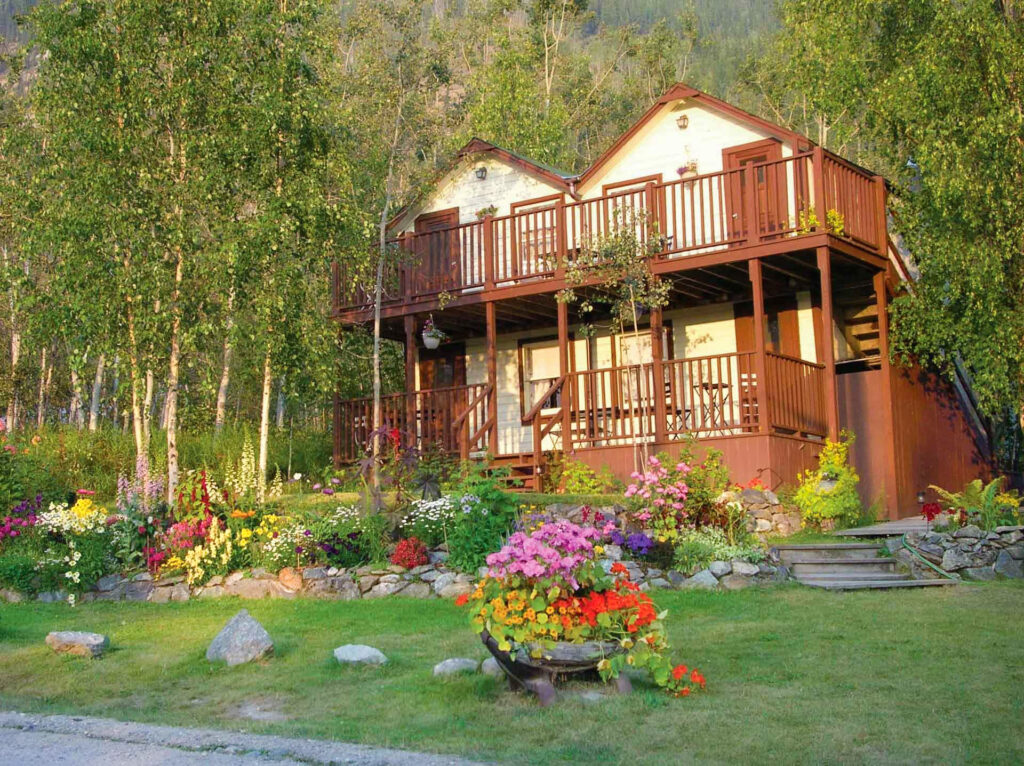 Whitehouse Cabins in Dawson City, Yukon